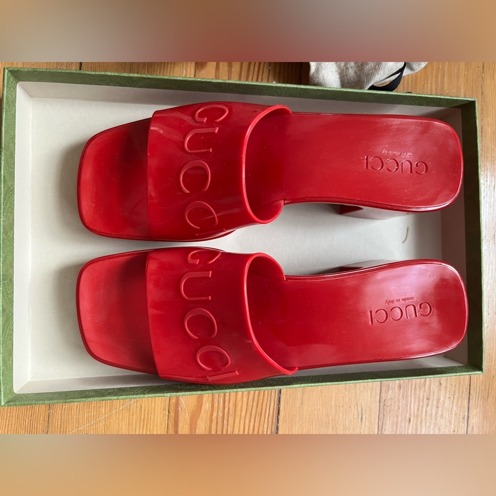 Gucci Rubber Hibiscus Red